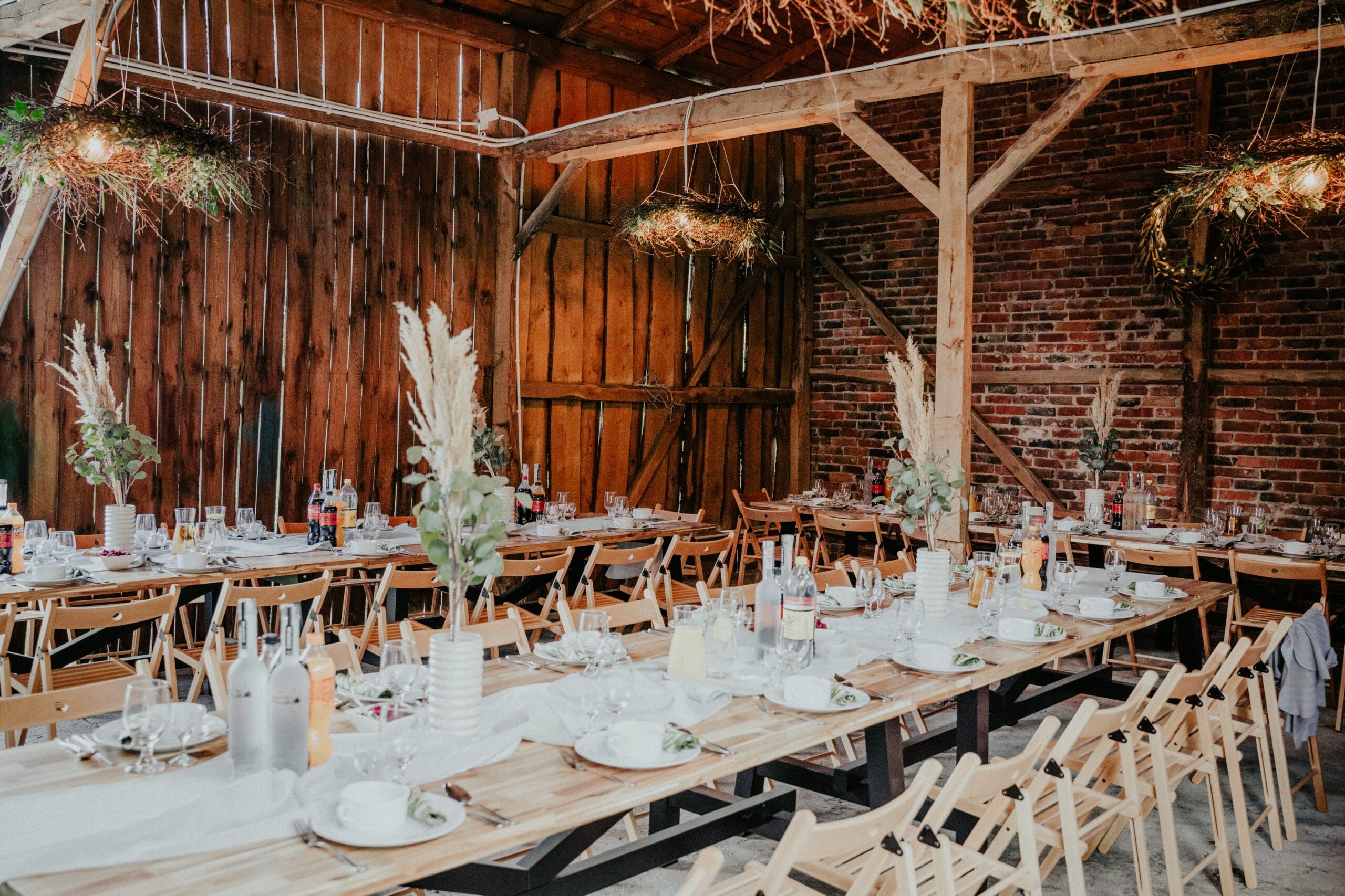 Miejsce na nietypowe wesele w okolicy Warszawy – stodoła w którym można zorganizować imprezę w plenerze